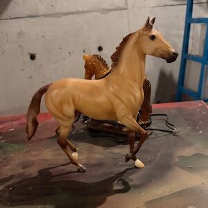 Retired vaulted limited 2016 Christmas special Breyer horse model traditional